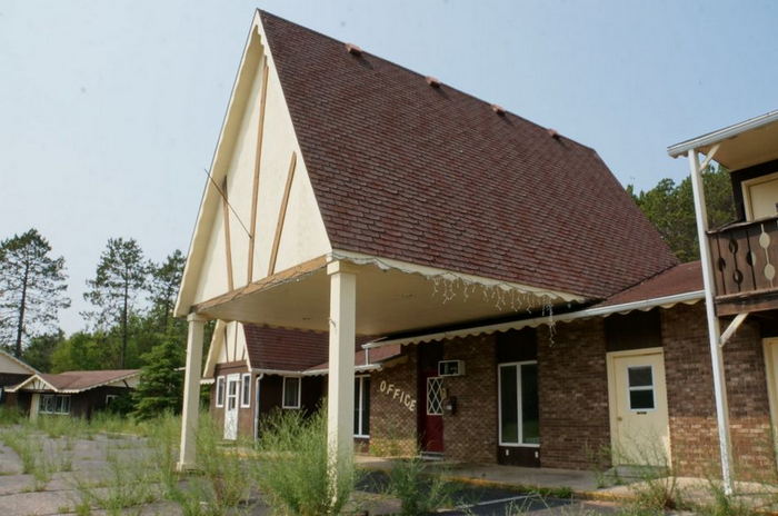 Castlewood Inn & Suites (Best Western Tony Londons, Tony Londons Roadhouse) - From Roadtripmemories On Flickr (newer photo)